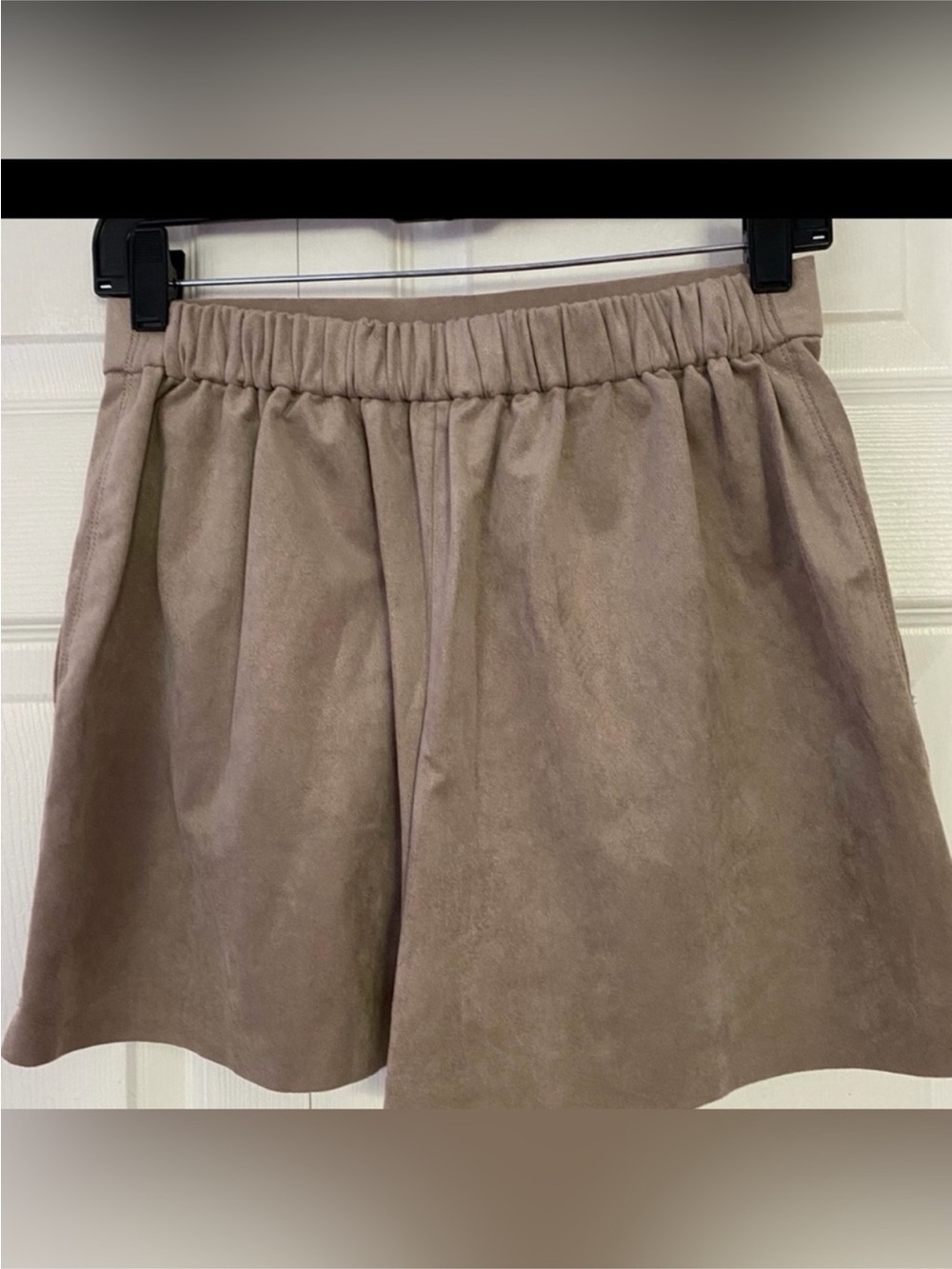 Aritzia Wilfred Women's Shorts Bossier Faux Suede Tan Shorts size Medium - Picture 3 of 13